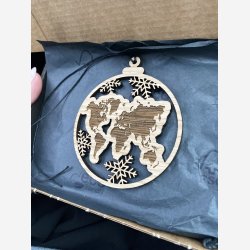 Julekugle med verdenskort