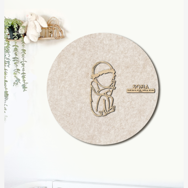CUDDLE med blomsterkrans - �60cm F�dselstavle i tr� og akustikfilt
