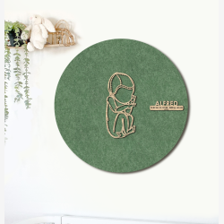 CUDDLE med hue - �60cm F�dselstavle i tr� og akustikfilt