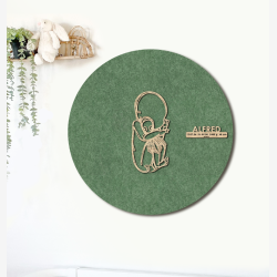 CUDDLE med sprutte  - �60cm F�dselstavle i tr� og akustikfilt
