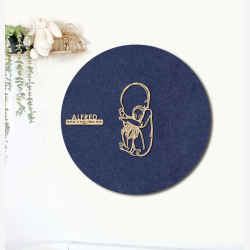 CUDDLE med sprutte  - �60cm F�dselstavle i tr� og akustikfilt
