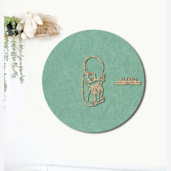 CUDDLE med sprutte  - �60cm F�dselstavle i tr� og akustikfilt