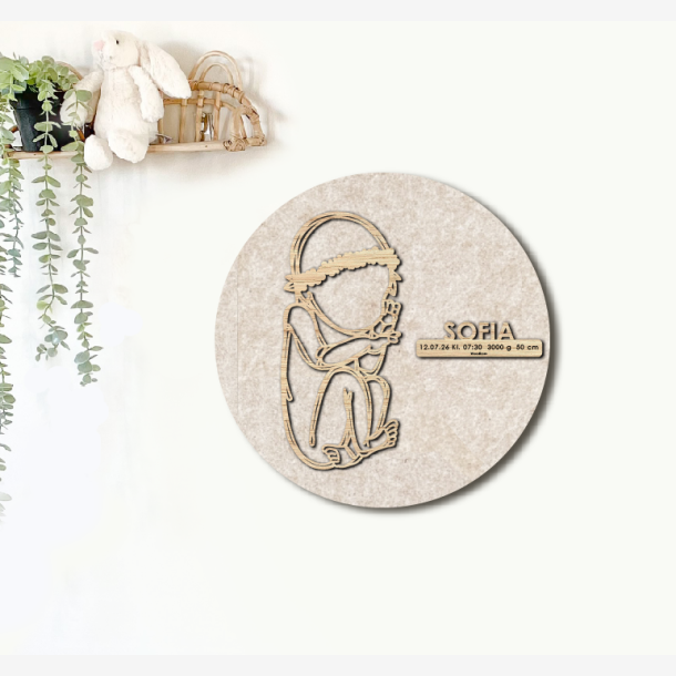 CUDDLE med blomsterkrans - �40cm F�dselstavle i tr� og akustikfilt