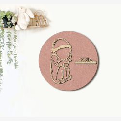 CUDDLE med blomsterkrans - �40cm F�dselstavle i tr� og akustikfilt