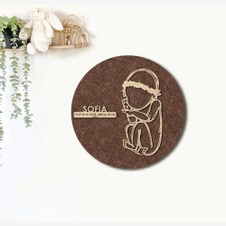 CUDDLE med blomsterkrans - �40cm F�dselstavle i tr� og akustikfilt