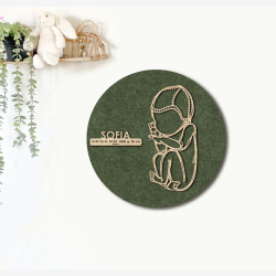 CUDDLE med hue - �40cm F�dselstavle i tr� og akustikfilt