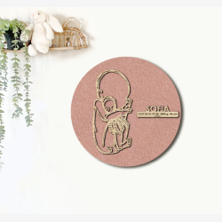 CUDDLE med sprutte - �40cm F�dselstavle i tr� og akustikfilt