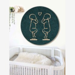 Rund fødselstavle i træ og akustikfilt - to søskende