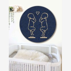 Rund fødselstavle i træ og akustikfilt - to søskende