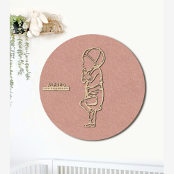 PR�MATUR med hue og ble  - �60cm F�dselstavle i tr� og akustikfilt