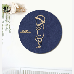 PR�MATUR med blomsterkrans - �60cm F�dselstavle i tr� og akustikfilt