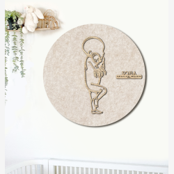 PR�MATUR med sprutte - �60cm F�dselstavle i tr� og akustikfilt