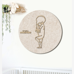 PR�MATUR med sprutte - �60cm F�dselstavle i tr� og akustikfilt