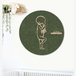 PR�MATUR med sprutte - �60cm F�dselstavle i tr� og akustikfilt