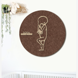 PR�MATUR med sprutte - �60cm F�dselstavle i tr� og akustikfilt