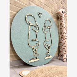 Rund fødselstavle i træ og akustikfilt - to søskende