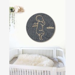Fdselstavle i tr og akustikfilt - ENGLEBABY