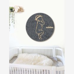 Fdselstavle i tr og akustikfilt - SLEEPY med blomsterkrans