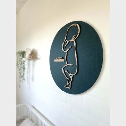 Rund fødselstavle i træ og akustikfilt - to søskende